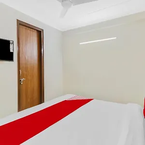 O South Plaza Near Qutab Minar Metro Station Hotel